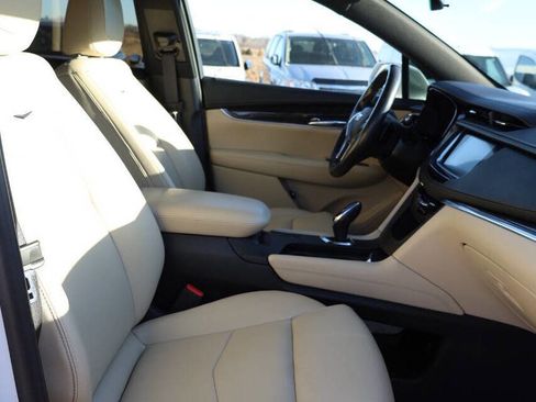 Used 2018 Cadillac XT5 FWD image 15