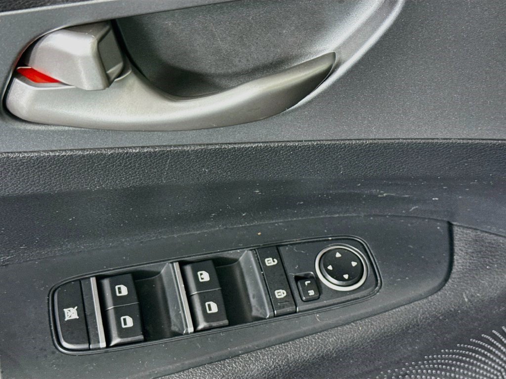 Used 2020 Kia Forte LXS FWD image 22