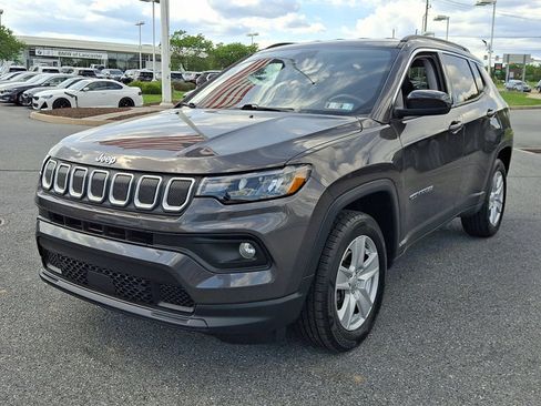 Used 2022 Jeep Compass Latitude w/ Convenience Group AWD/4WD image 3