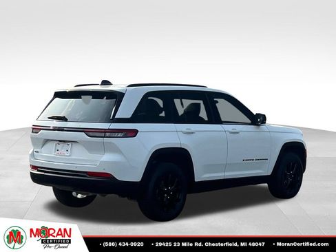 Used 2024 Jeep Grand Cherokee Altitude AWD/4WD image 5