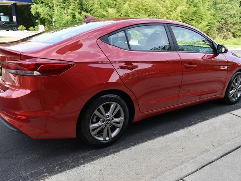 Used 2018 Hyundai Elantra SEL FWD image 3