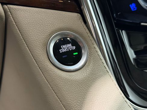 Used 2017 Cadillac Escalade Premium Luxury RWD image 35