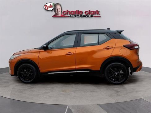 Used 2024 Nissan Kicks SR image 2