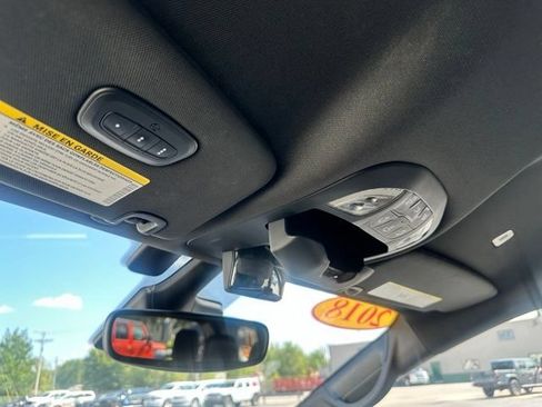 Used 2018 Chrysler Pacifica Touring-L w/ Advanced Safetytec Group FWD image 36