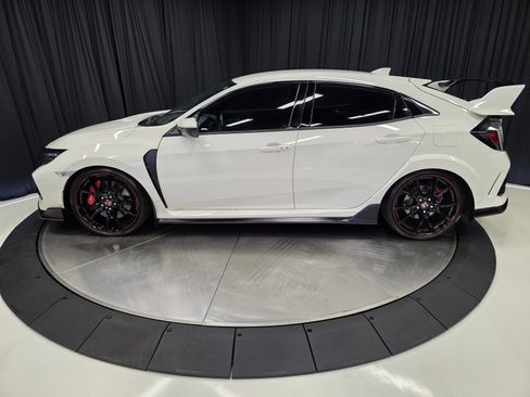 Used 2017 Honda Civic Type R image 9