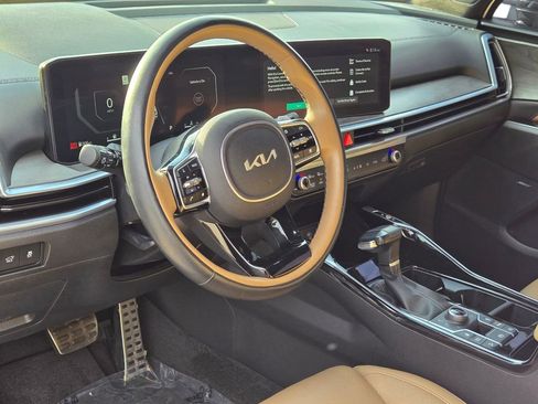 Certified 2024 Kia Sorento SX Prestige w/ Olive Brown Leather Package AWD/4WD image 17