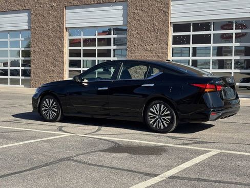 Used 2024 Nissan Altima 2.5 SV image 11