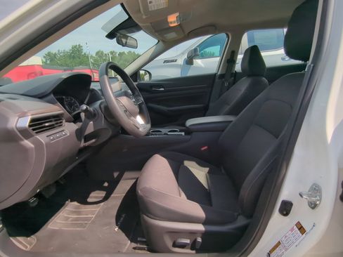 Used 2024 Nissan Altima 2.5 SV FWD image 16