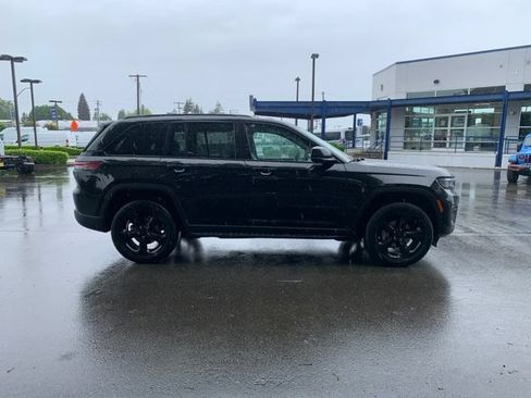 Used 2024 Jeep Grand Cherokee Limited w/ Luxury Tech Group II AWD/4WD image 8