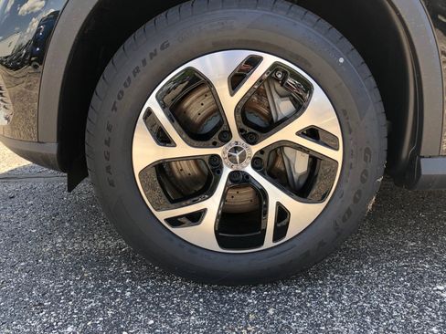 New 2025 Mercedes-Benz GLC 350e 4MATIC image 9