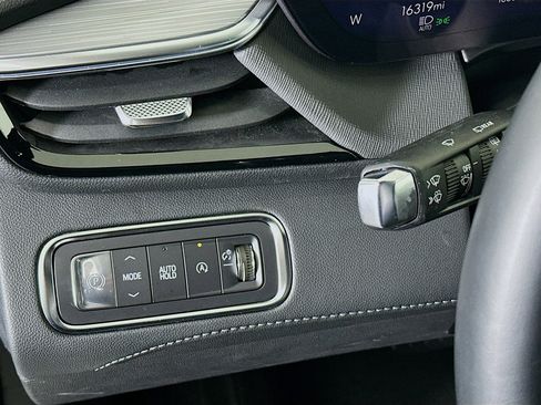 Used 2025 Buick Enclave Preferred image 17