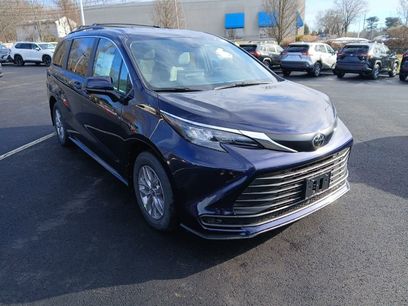 New 2026 Toyota Sienna LE