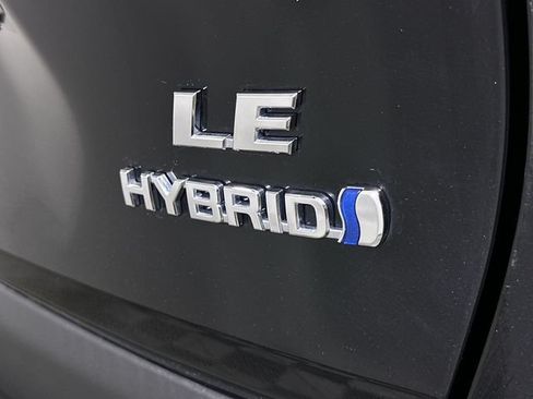 Used 2023 Toyota RAV4 LE AWD/4WD image 33