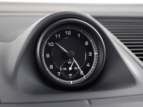 New 2026 Porsche Macan image 16