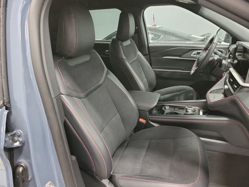 Used 2025 Ford Explorer ST image 28