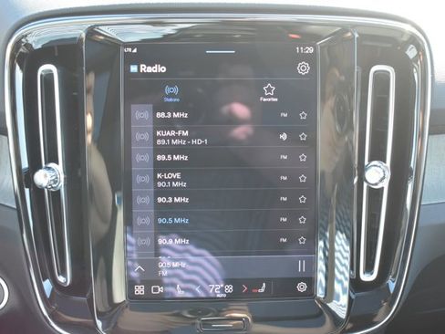 Used 2025 Volvo XC40 B5 Plus image 26