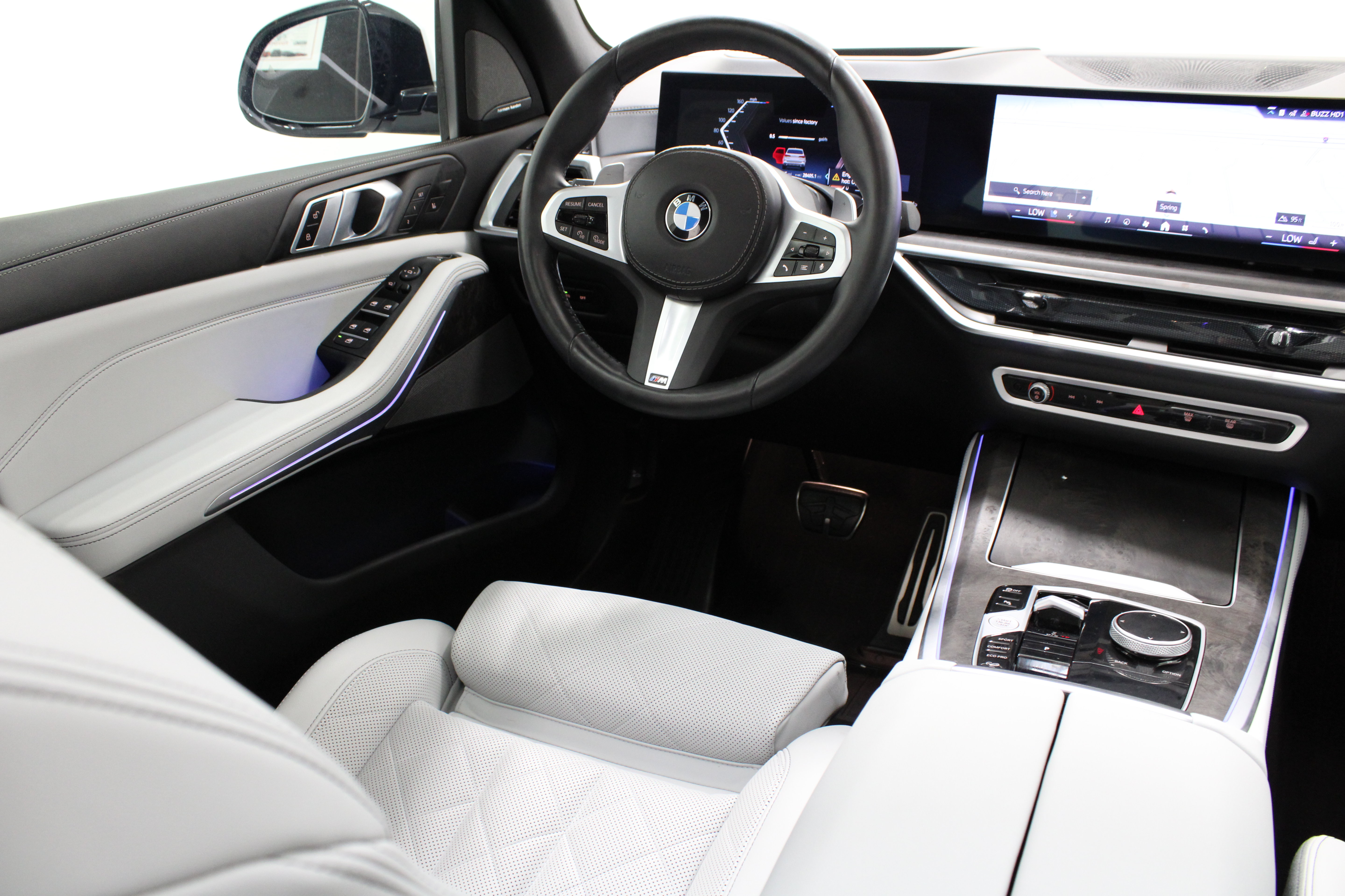 Used 2025 BMW X5 xDrive40i w/ M Sport Package AWD/4WD image 34