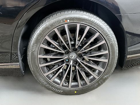 Used 2026 Lexus LS 500 AWD w/ Accessory Package (2T) image 30