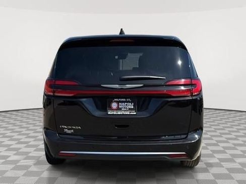 Used 2025 Chrysler Pacifica Select FWD image 4