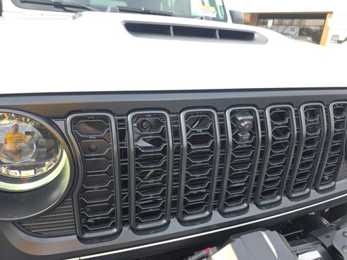 New 2026 Jeep Wrangler Unlimited Rubicon 392 w/ Quick Order Package 27X Moab AWD/4WD image 32