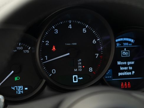 Certified 2025 Porsche Macan AWD/4WD image 23