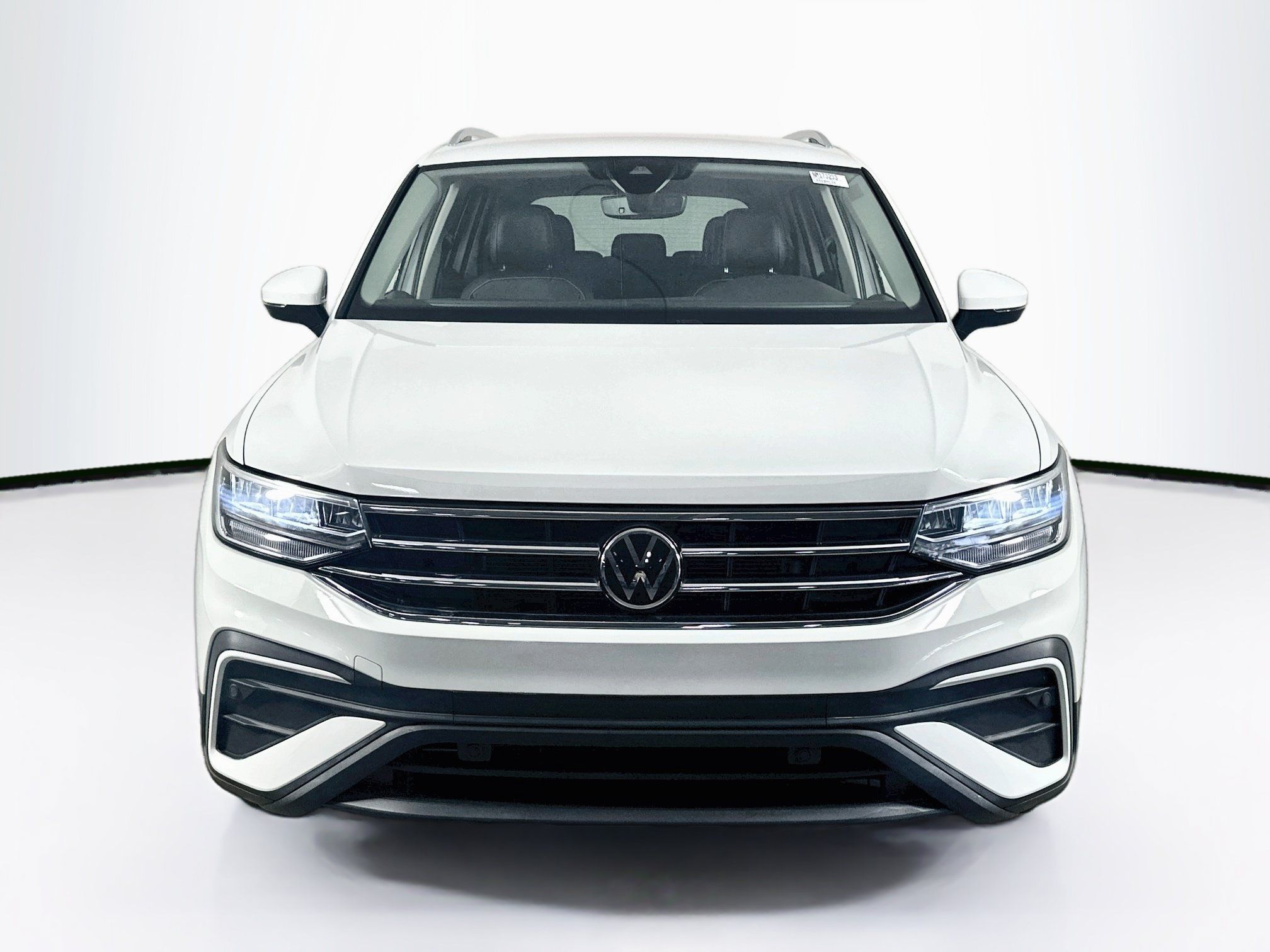 Used 2022 Volkswagen Tiguan SE FWD image 2
