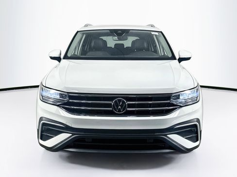 Used 2022 Volkswagen Tiguan SE FWD image 2