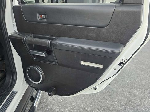 Used 2005 HUMMER H2 w/ Preferred Equipment Group image 19