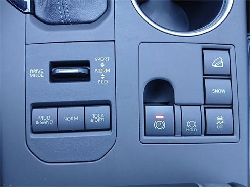 Certified 2023 Toyota Highlander XLE image 34