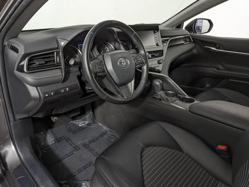 Used 2022 Toyota Camry SE image 12