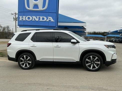 Used 2025 Honda Pilot Elite image 2