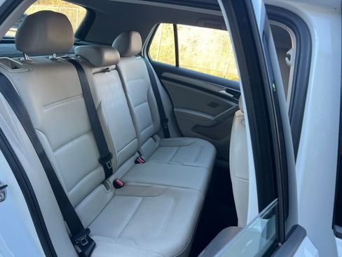 Used 2015 Volkswagen Golf S image 23