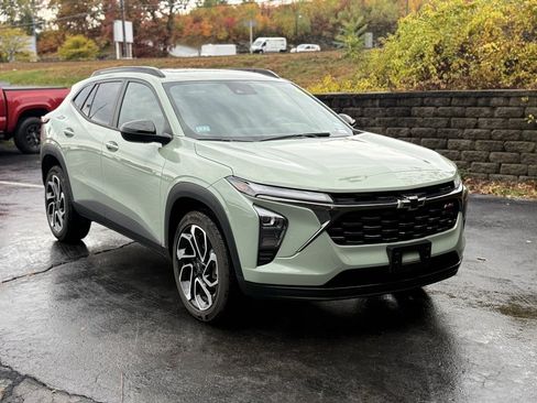 Used 2024 Chevrolet Trax RS w/ Sunroof Package image 11