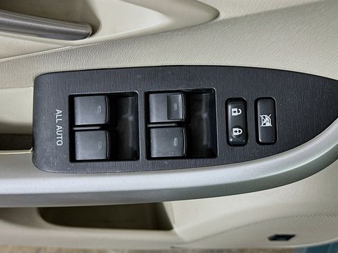 Used 2015 Toyota Prius Four image 15