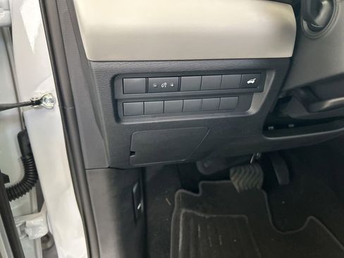 New 2025 Mitsubishi Outlander SE image 39