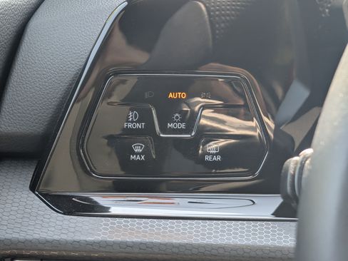 Used 2022 Volkswagen GTI SE FWD image 26