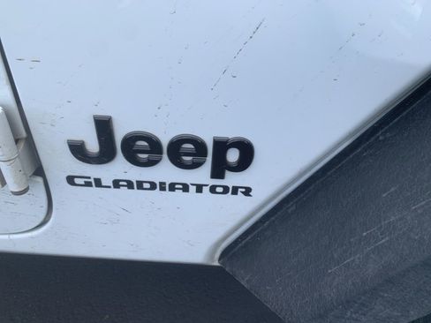 Used 2021 Jeep Gladiator Overland image 7