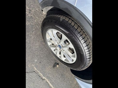 Used 2022 Ford Escape SE image 3