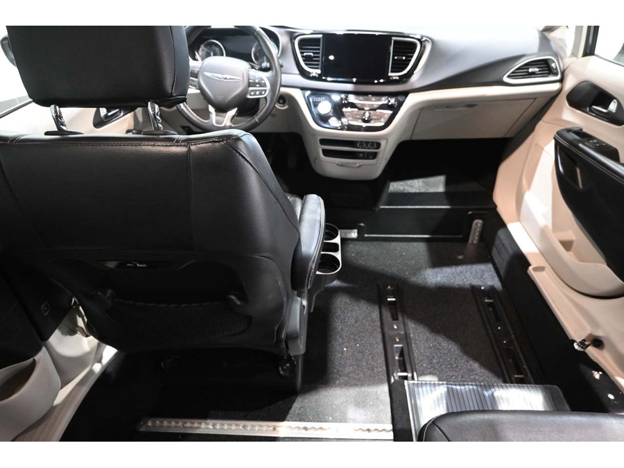 Used 2022 Chrysler Pacifica Touring-L FWD image 21