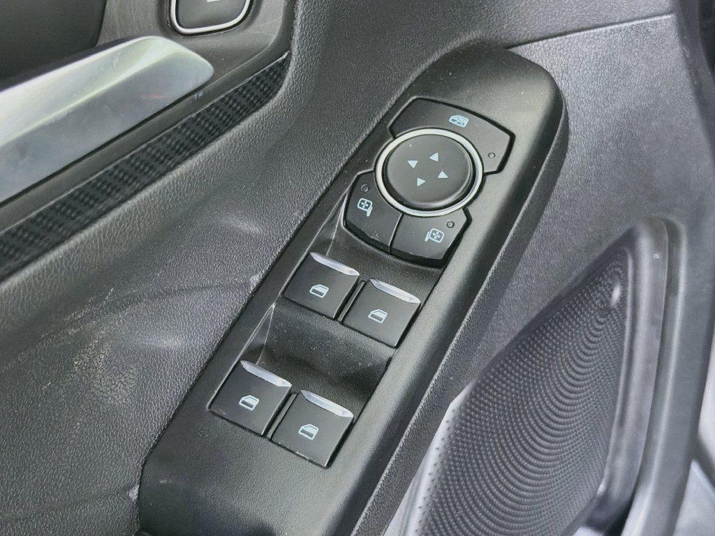 Used 2025 Ford Escape ST-Line AWD/4WD image 18