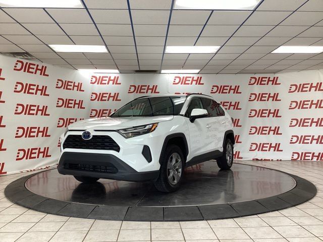 Used 2024 Toyota RAV4 XLE AWD/4WD image 3