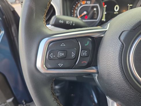 Used 2025 Jeep Wrangler Unlimited Sahara AWD/4WD image 29