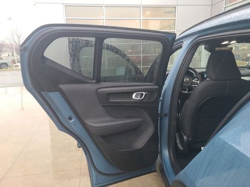 Used 2024 Volvo XC40 B5 Core image 14