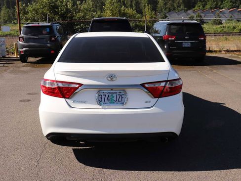 Used 2017 Toyota Camry SE FWD image 6