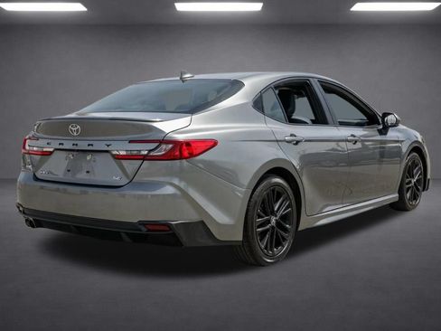 Used 2025 Toyota Camry SE FWD image 4