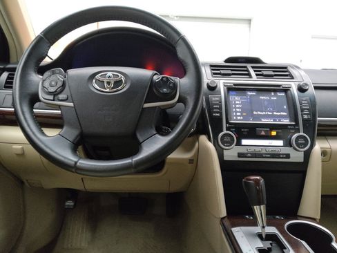 Used 2014 Toyota Camry XLE image 22