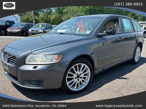 Used 2011 Volvo V50 T5 w/ Preferred Pkg FWD image 7