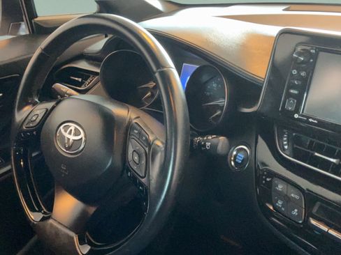 Used 2018 Toyota C-HR XLE FWD image 42