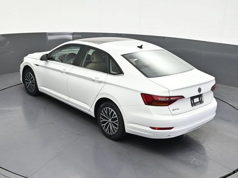 Used 2019 Volkswagen Jetta SEL w/ Cold Weather Package FWD image 17