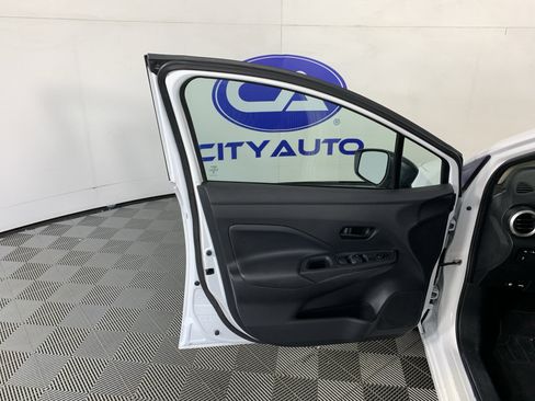 Used 2023 Nissan Versa S FWD image 14